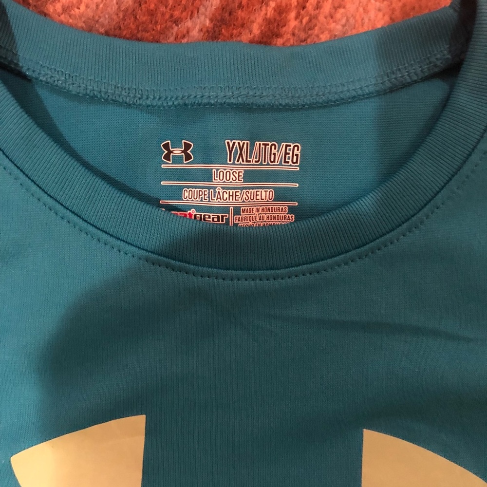 Under Armour Athletic Shirt - Picture 2 of 2